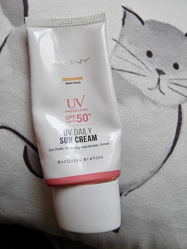 MACQUEEN Daily Sun Cream Matt Finish SPF50+ PA+++  review photo by izaKitty