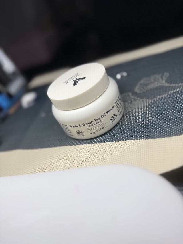 EGATTOC Basil & Green Tea Oil Scrub - Herbaceous review photo by geosmarlin