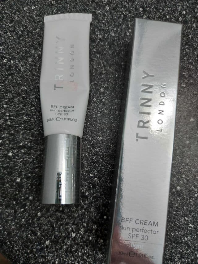 Trinny London BFF Skin Perfector SPF30 review photo by megrui