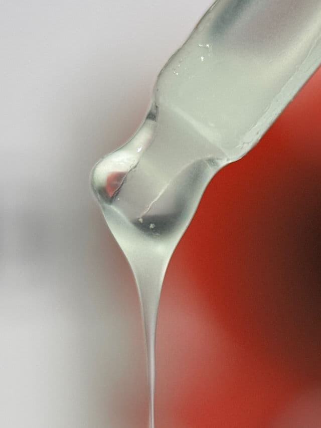 Chanel N°1 De Chanel Red Camellia Revitalizing Serum review photo by pris9