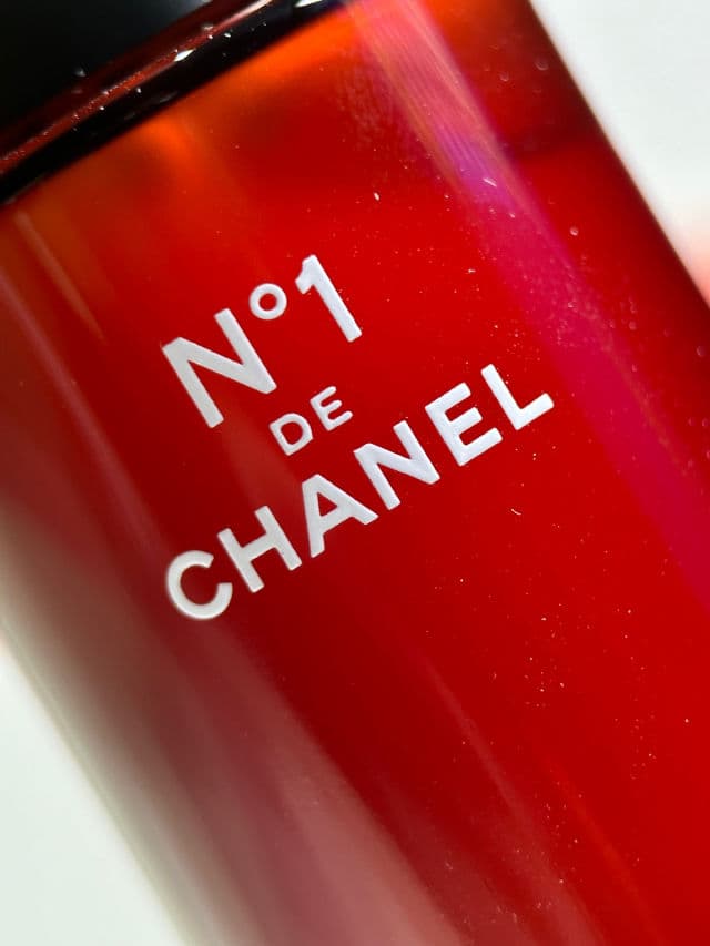 Chanel N°1 De Chanel Red Camellia Revitalizing Serum review photo by pris9