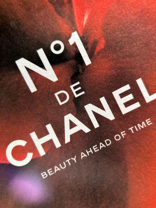 Chanel N°1 De Chanel Red Camellia Revitalizing Serum review photo by pris9