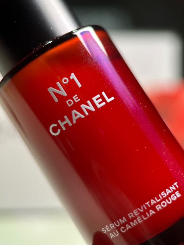 Chanel N°1 De Chanel Red Camellia Revitalizing Serum review photo by pris9