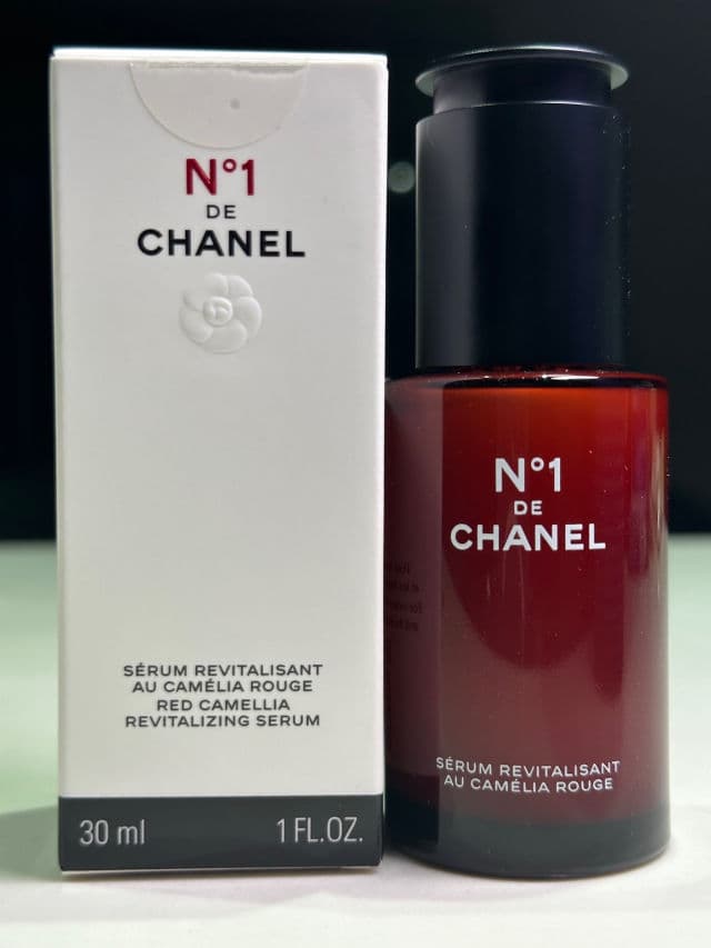 Chanel N°1 De Chanel Red Camellia Revitalizing Serum review photo by pris9