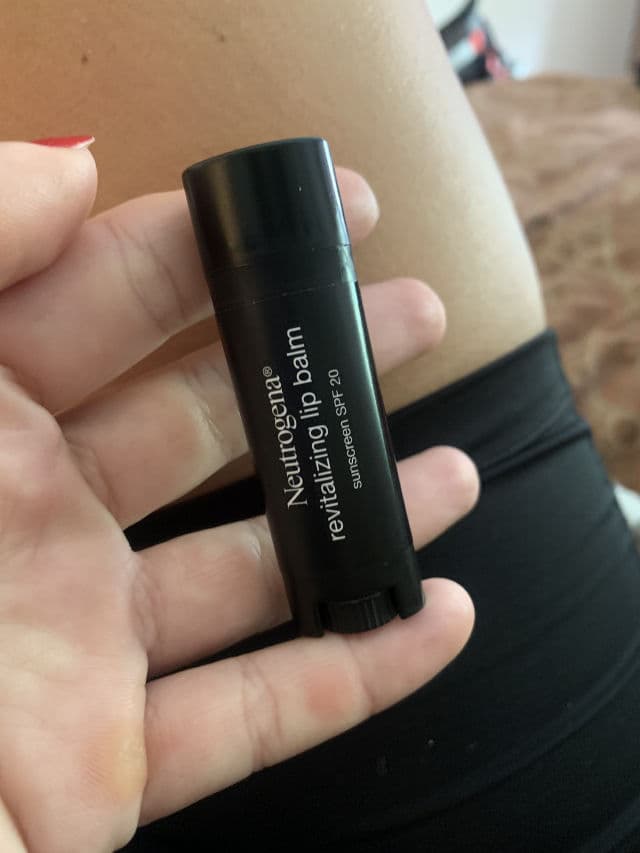 Neutrogena Revitalizing Lip Balm SPF 20 review photo by cams99