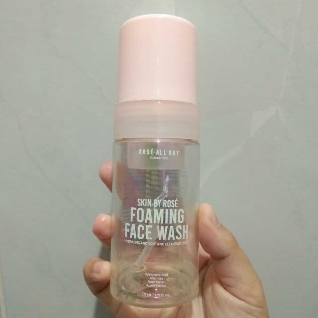 Rose All Day Foaming Face Wash review photo by auliaazizah