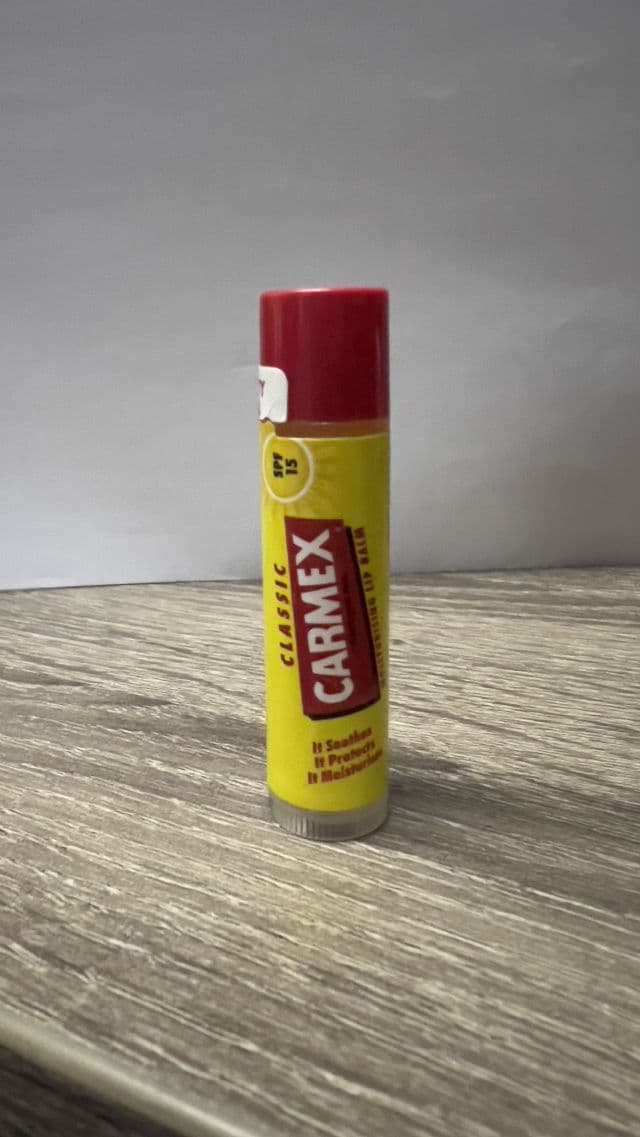 Carmex Moisturizing Lip Balm Stick SPF 15 Original review photo by devydshop