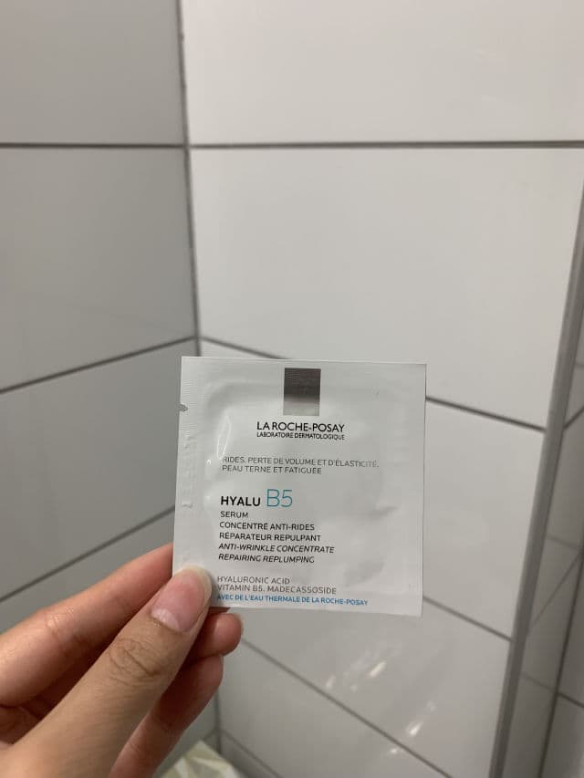 La Roche-Posay Hyalu B5 Pure Hyaluronic Acid Serum with Vitamin B5 for Sensitive Skin review photo by NatalieP