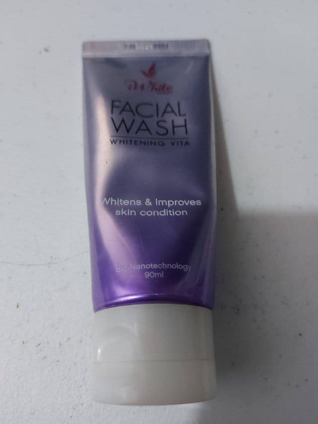 iWhite Korea Whitening Vita Facial Wash review photo by caerusnana