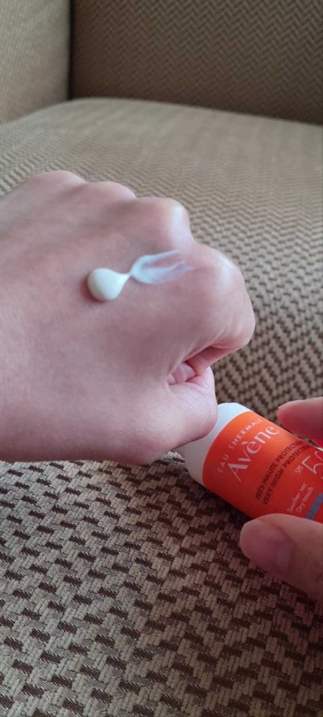 Avene Very High Protection Fluid Fragrance-Free SPF 50+ review photo by veagee