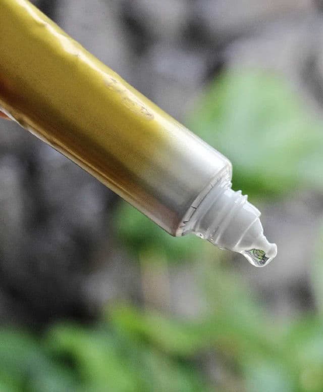 Rohto Melano CC Vitamin C Premium Essence review photo by skeengeeks