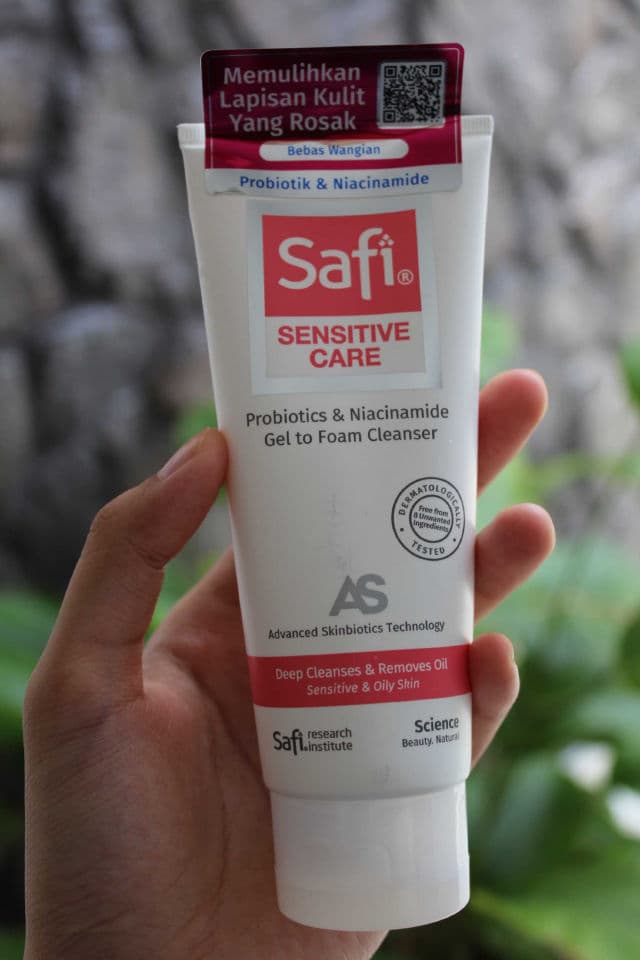Safi Sensitive Care Probiotics & Niacinamide Foaming Cleanser	 review photo by skeengeeks