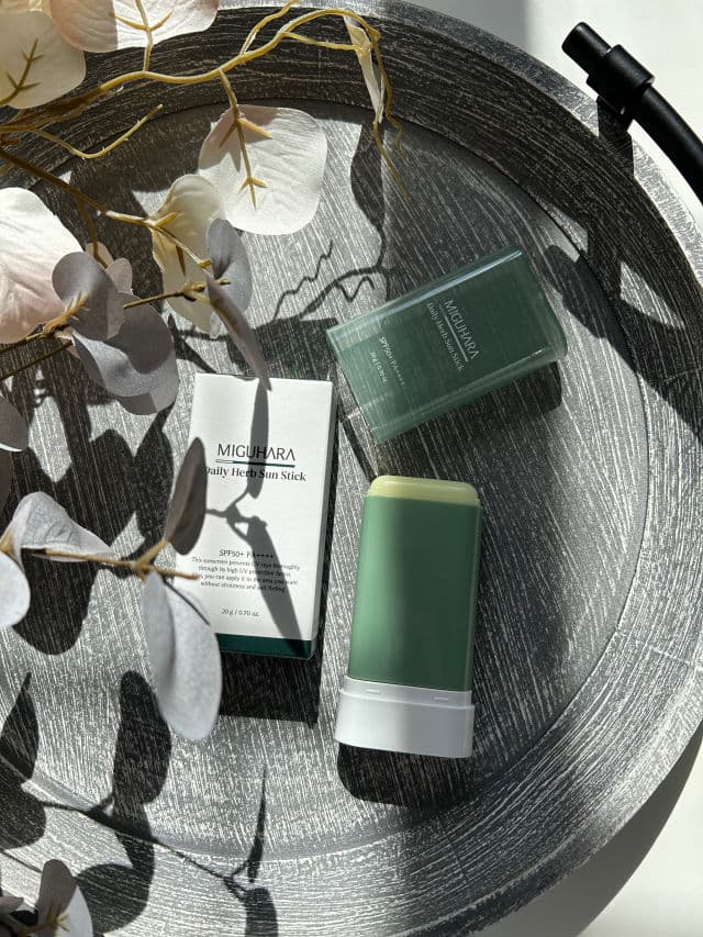 Miguhara (Green) Daily Herb Sun Stick SPF 50+ PA++++ review photo by Glowyforever