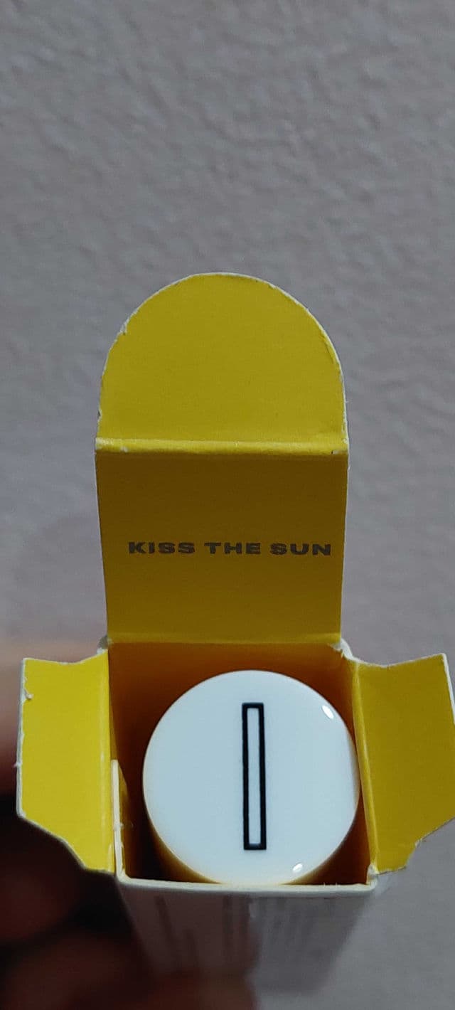 Issy & Co. Solar Balm SPF30 PA+++ in Bloom (Glow Finish) review photo by Gray17