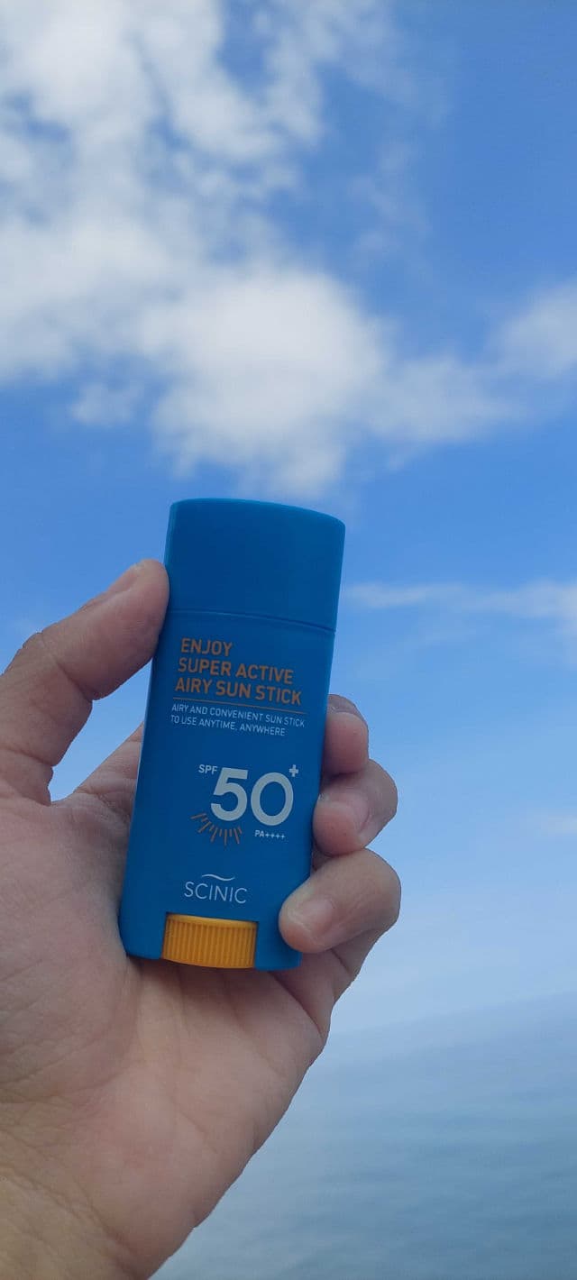 SCINIC Enjoy All Round Airy Sun Stick SPF50+ PA++++  review photo by Gray17
