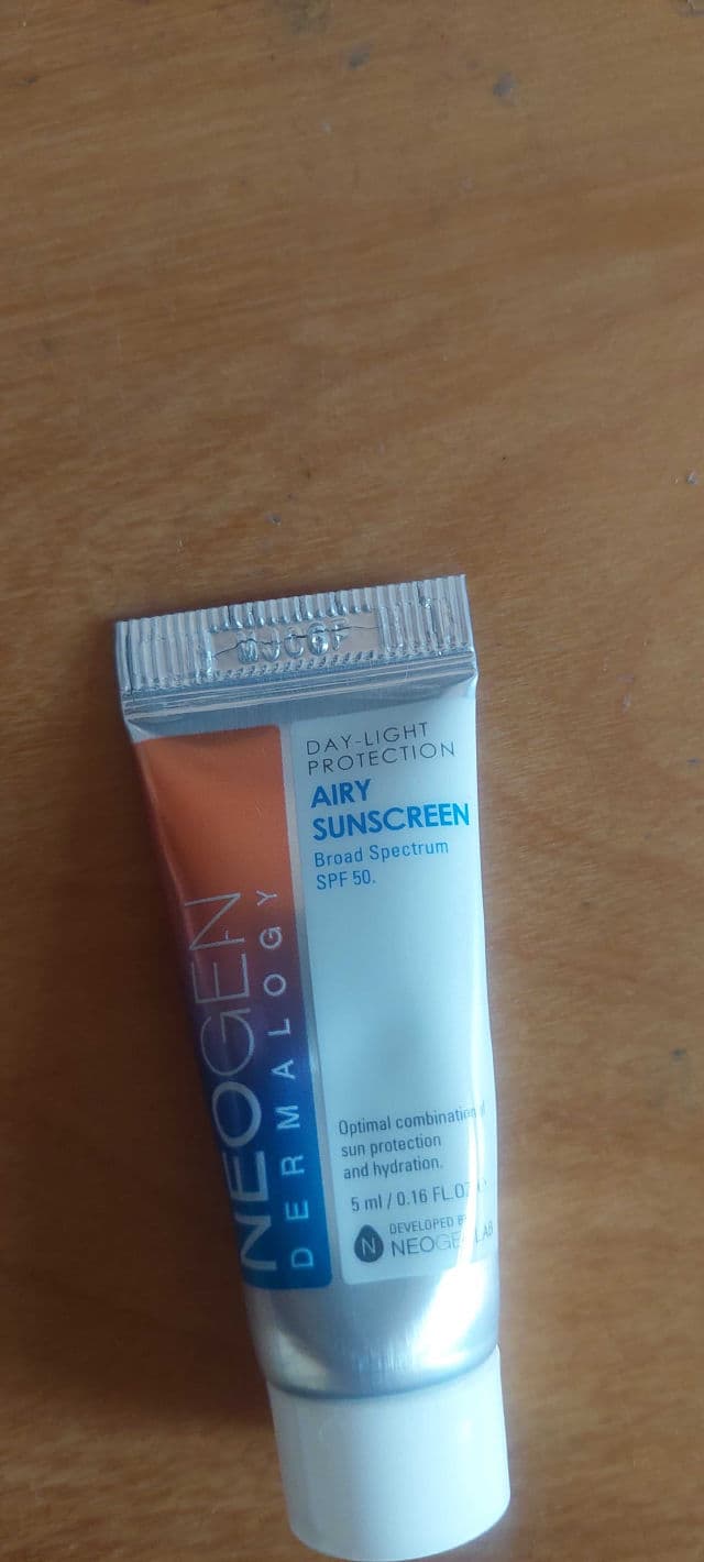 NEOGEN Dermalogy Day-Light Protection Airy Sunscreen SPF50+ / Broadspectrum review photo by Gray17