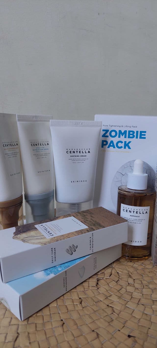 SKIN1004 Madagascar Centella Hyalu-Cica Water-Fit Sun Serum SPF50+ PA++++ review photo by Gray17