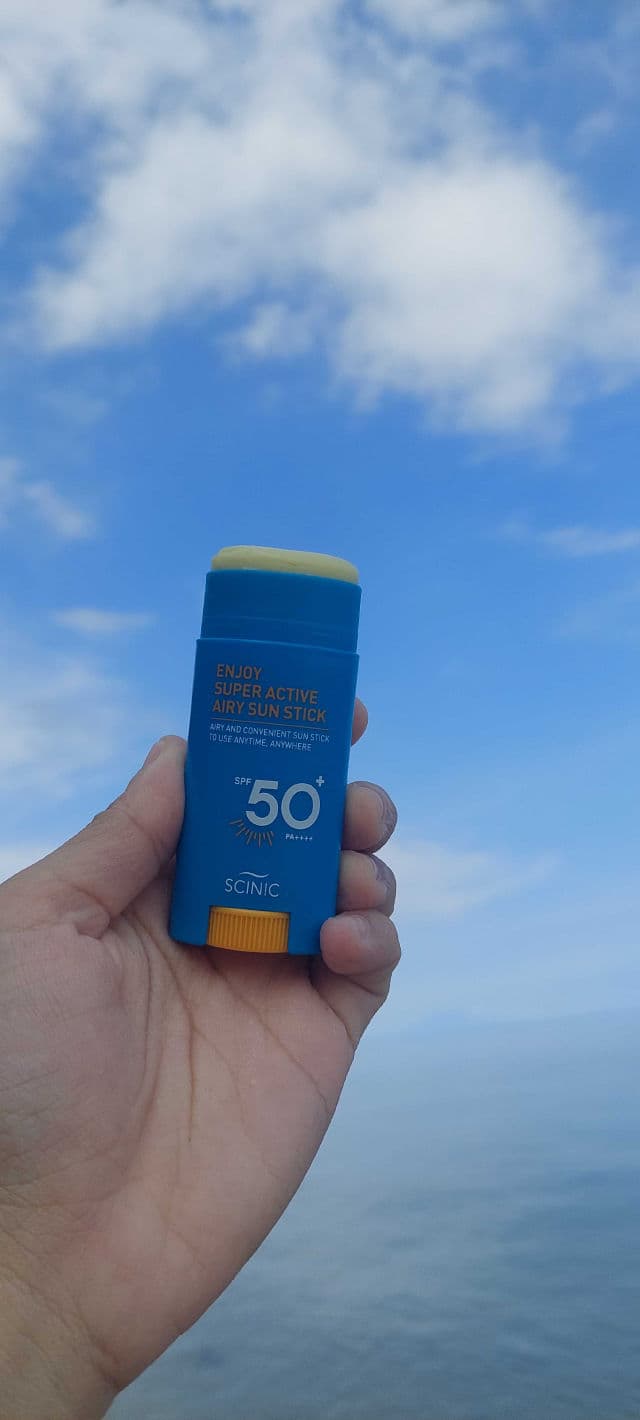 SCINIC Enjoy All Round Airy Sun Stick SPF50+ PA++++  review photo by Gray17