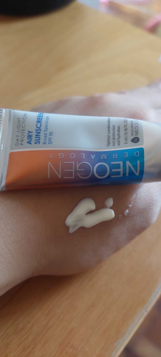 NEOGEN Dermalogy Day-Light Protection Airy Sunscreen SPF50+ / Broadspectrum review photo by Gray17