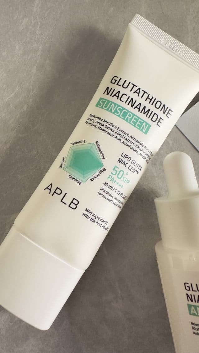 APLB Glutathione Niacinamide Sunscreen SPF50+ PA++++  review photo by Sarah123