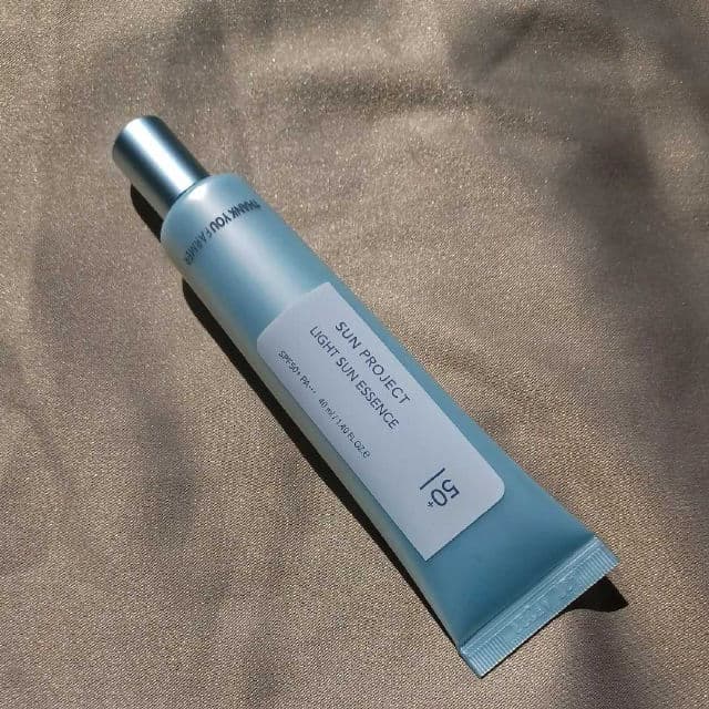THANK YOU FARMER Sun Project Light Sun Essence SPF50+ PA+++ review photo by Pickytimin