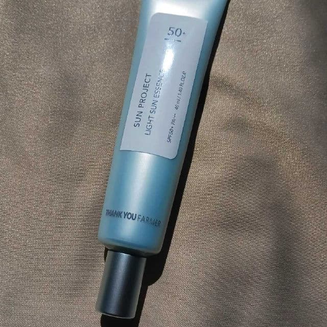 THANK YOU FARMER Sun Project Light Sun Essence SPF50+ PA+++ review photo by Pickytimin