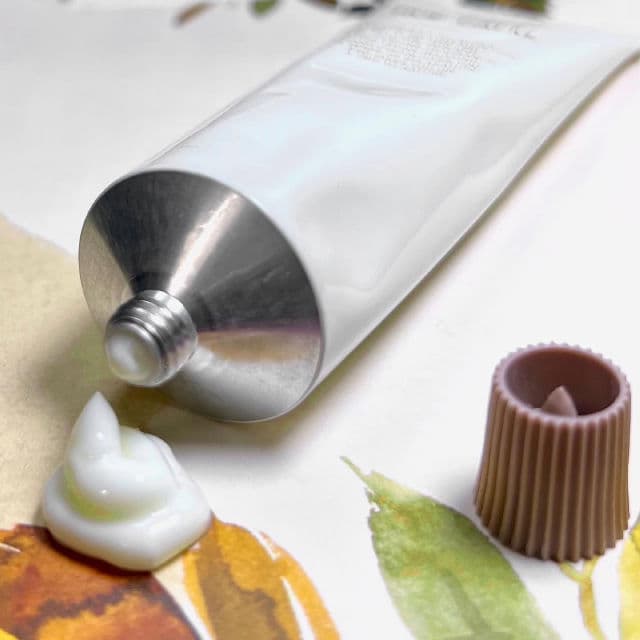 Hue Calm Vegan Relief Hand Cream review photo by Pickykk
