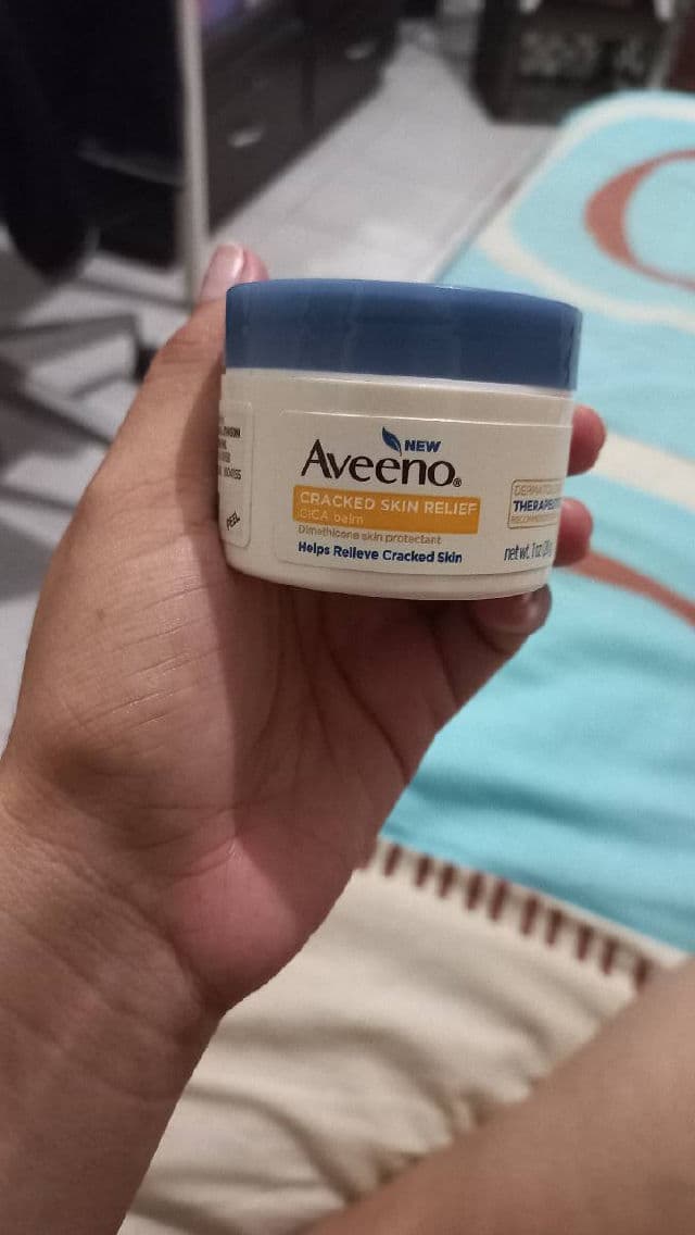 Aveeno Cracked Skin Relief CICA Balm review photo by crissacv2