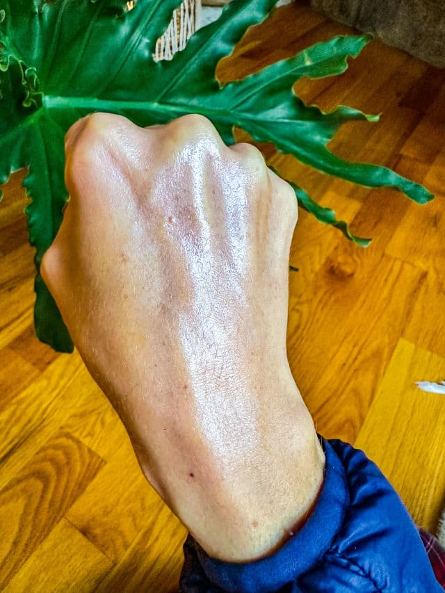 Fenty Beauty Eaze Drop Blurring Skin Tint Moisturizer review photo by Destinylilah