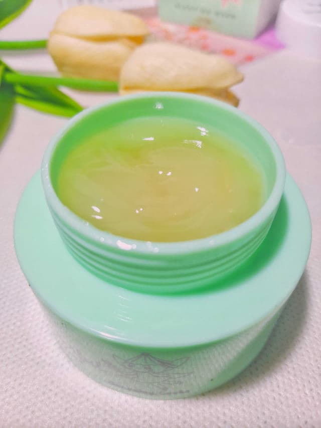 Saturday Looks Wake Wonderful Sleeping Mask review photo by worthrwhile
