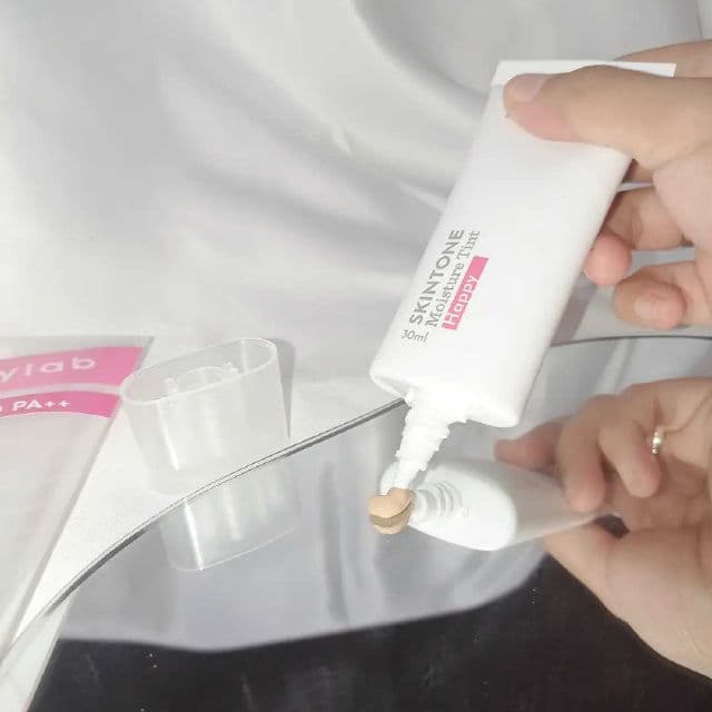 Joylab Skintone Moisture Tint review photo by mymeminei