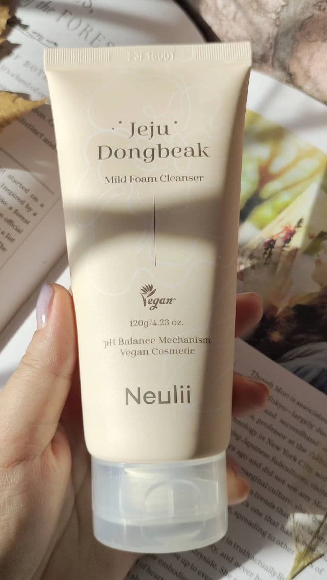 Neulii Jeju Dongbeak Mild Foam Cleanser review photo by lunabellarina