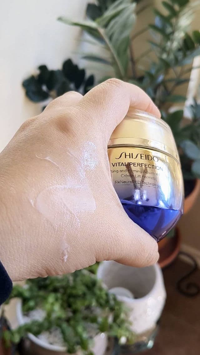 Shiseido Vital Perfection Uplifting and Firming Day Cream review photo by Deasy88