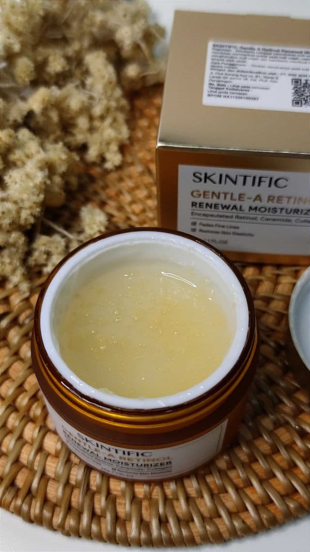 Skintific Gentle A Retinol Renewal Moisturizer review photo by sukahijau
