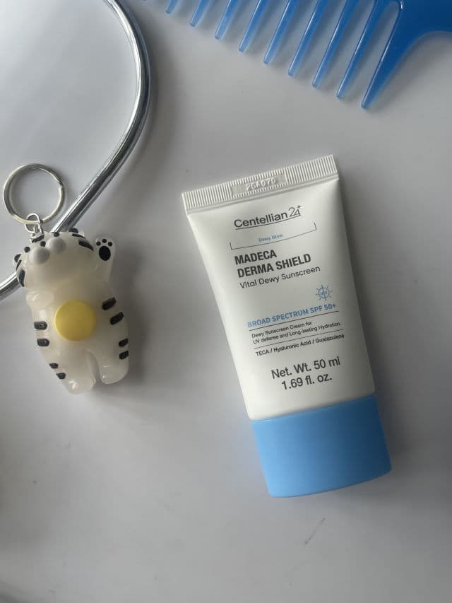 Centellian24 Madeca Derma Shield Vital Dewy Sunscreen SPF 50+ review photo by Glads