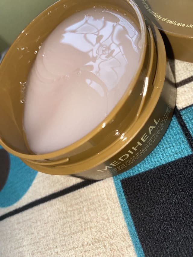 MEDIHEAL Retinol Collagen Under Eye Patch review photo by berjaniafiguereo