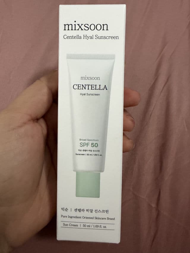 MIXSOON Centella Hyal Sunscreen review photo by jessiili