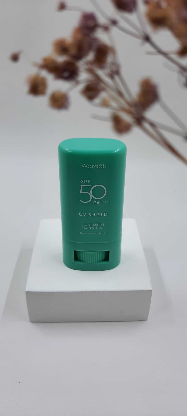 Wardah UV Shield Light Matte Sun Stick SPF 50 PA ++++ review photo by glowediaries