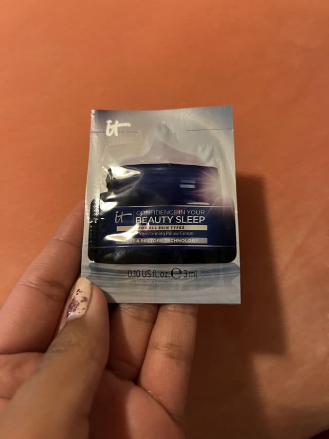 It Cosmetics Travel Size Confidence in Your Beauty Sleep Night Cream review photo by TinaG007
