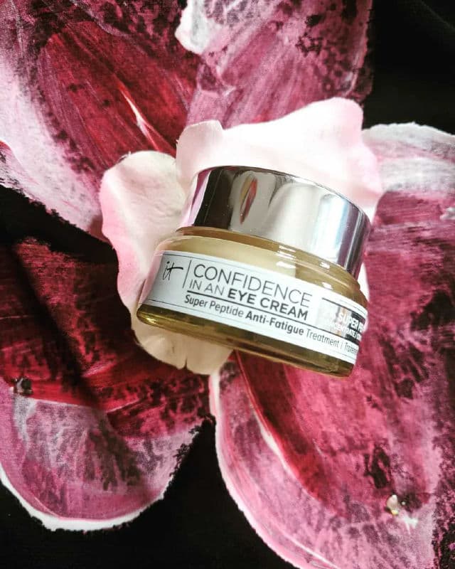 It Cosmetics Confidence In An Eye Cream review photo by Winnielii