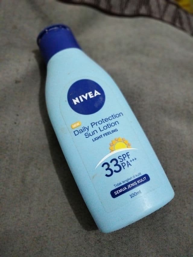 Nivea Daily Protection Sun Lotion SPF 33 PA+++ review photo by Adindaa