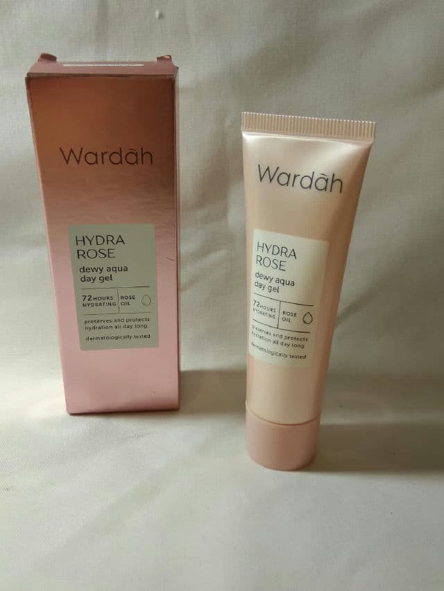 Wardah Hydra Rose Dewy Aqua Day Gel review photo by Adninshafira
