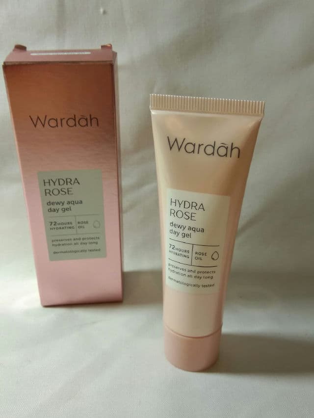 Wardah Hydra Rose Dewy Aqua Day Gel review photo by Adninshafira