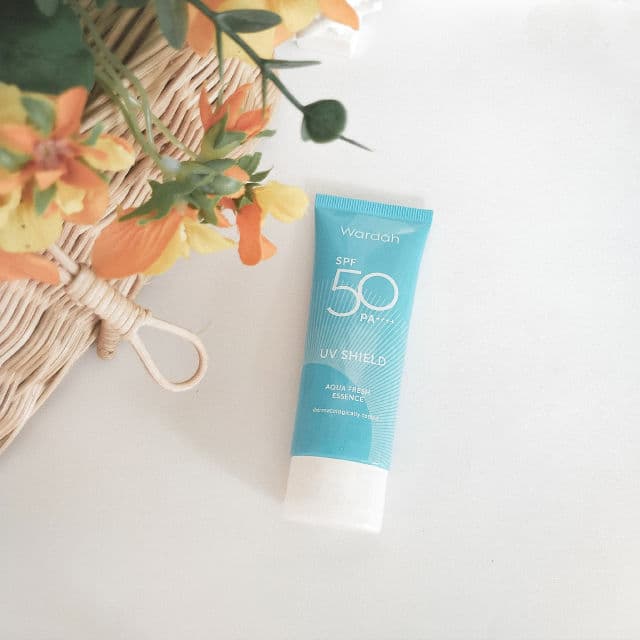 Wardah UV Shield Aqua Fresh Essence SPF 50 PA++++ review photo by HilalAfandi