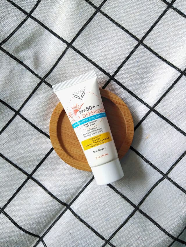 NUViT Daily Defender Lightweight Moisturizing Sunscreen SPF 50+ review photo by AfrynKhyra