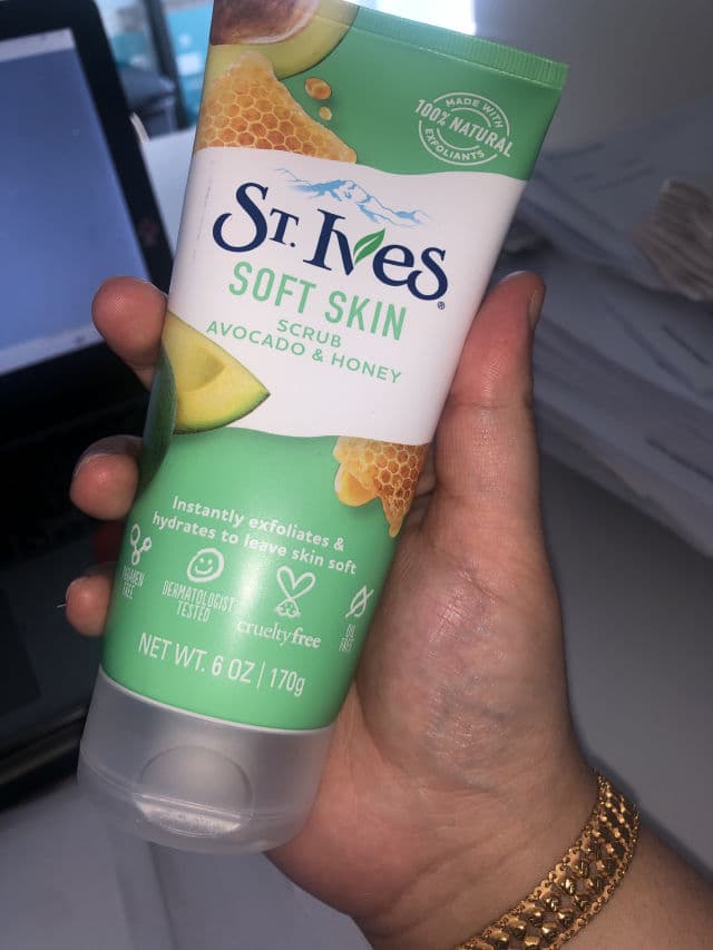 St. Ives Soft Skin Avocado & Honey Exfoliating Face Scrub review photo by Aimiiiiibaby