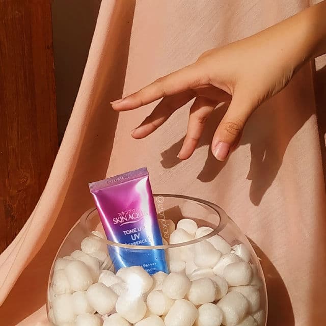 SKIN AQUA Tone Up UV Essence review photo by Alika Ela