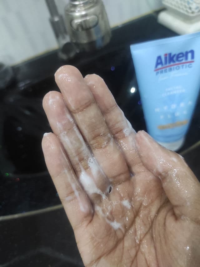 Aiken Prebiotic Hydra Plus Facial Cleanser  review photo by Amirulhanis
