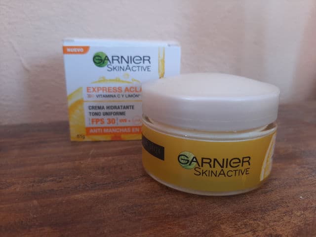 Garnier Express Aclara Vitamin C FPS 30 review photo by AngXr