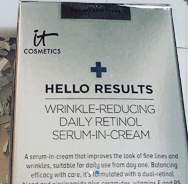 It Cosmetics Hello Results Wrinkle-Reducing Daily Retinol Serum-in-Cream review photo by Angelaangel84